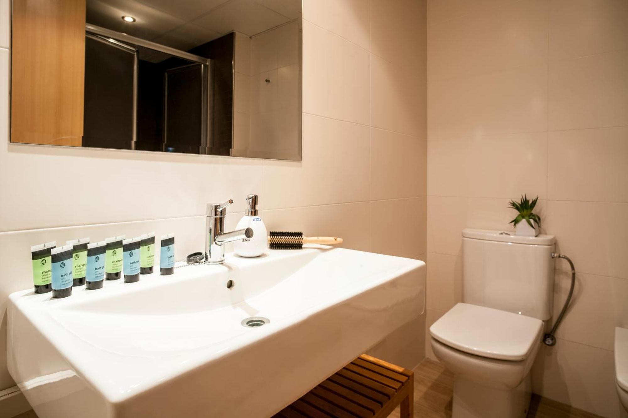 Feelathome Mozart Apartments Барселона Екстериор снимка