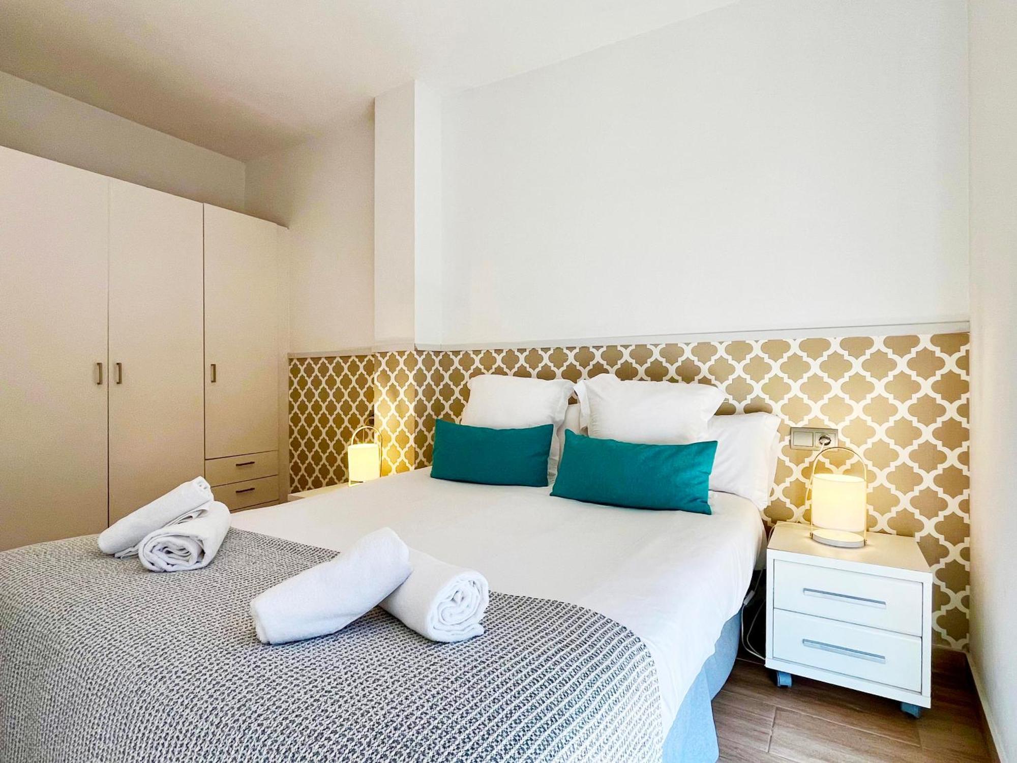 Feelathome Mozart Apartments Барселона Екстериор снимка