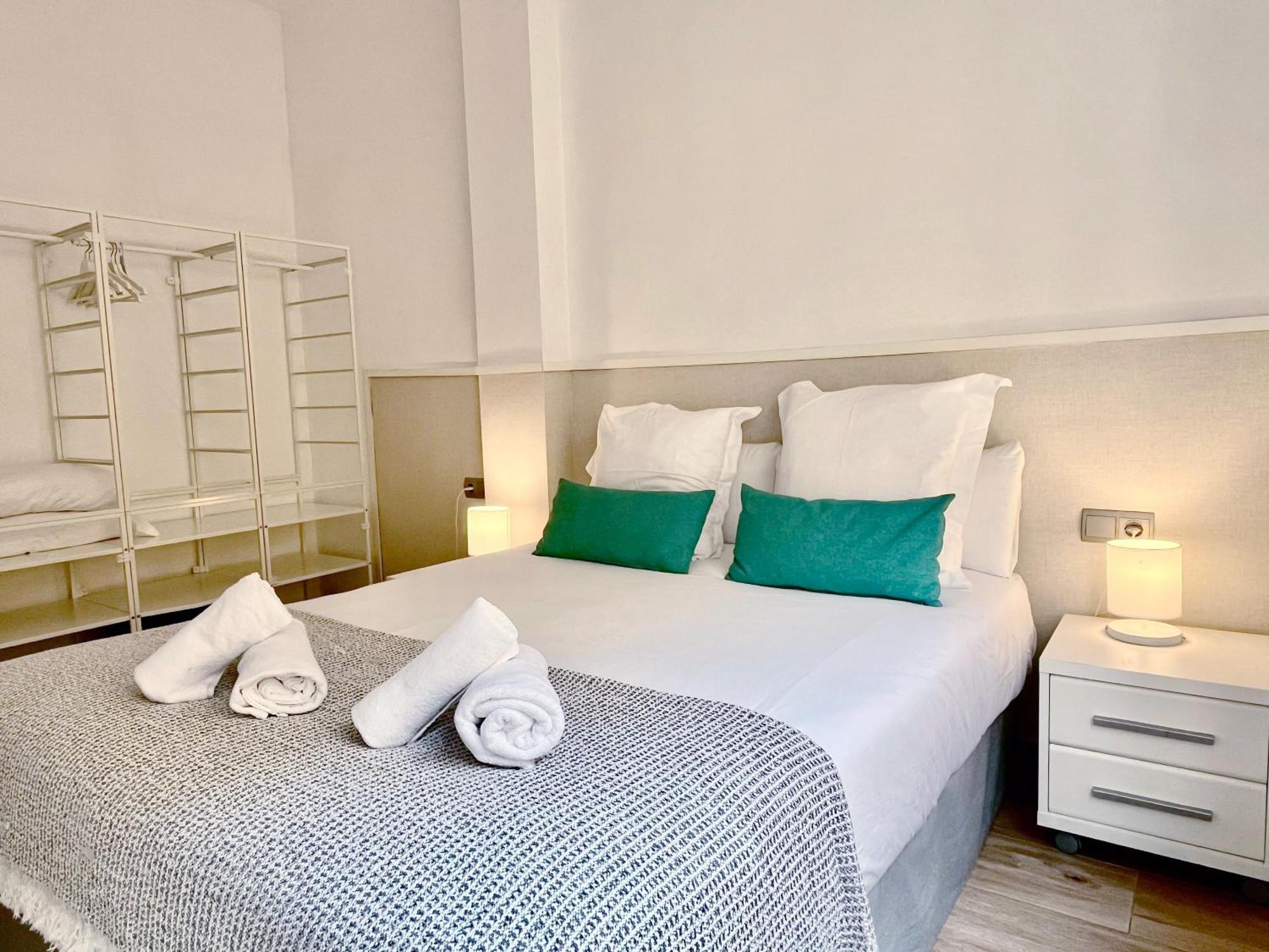Feelathome Mozart Apartments Барселона Екстериор снимка