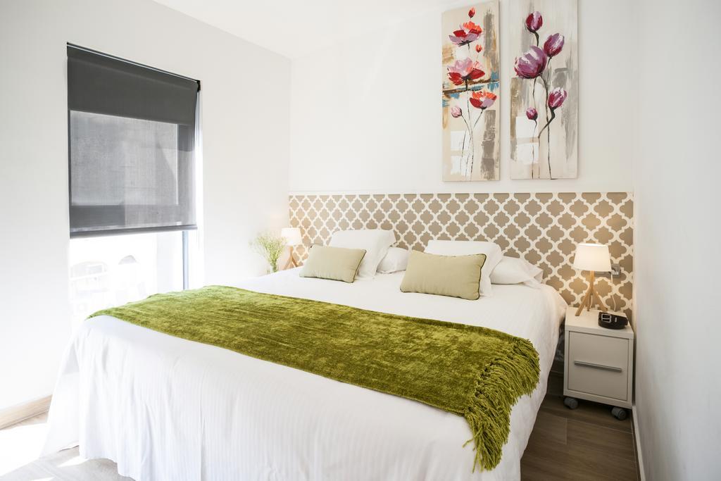 Feelathome Mozart Apartments Барселона Екстериор снимка