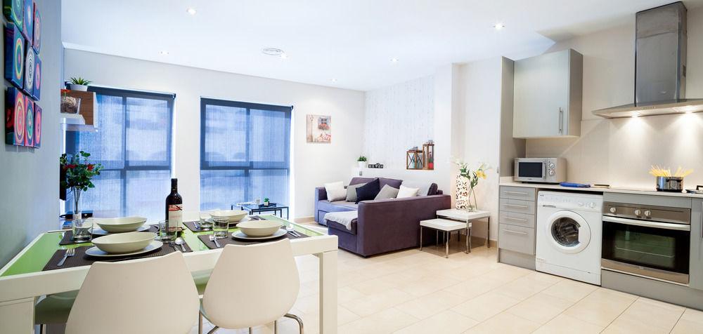 Feelathome Mozart Apartments Барселона Екстериор снимка