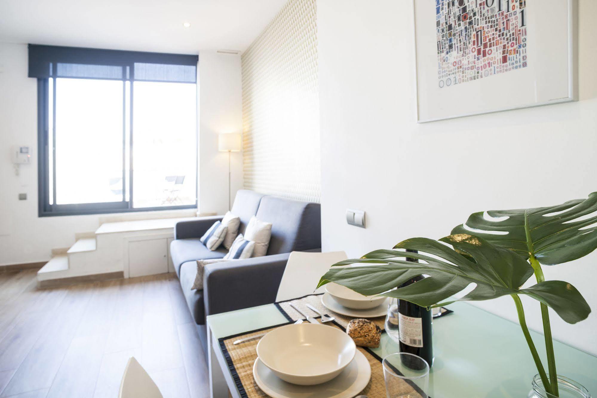 Feelathome Mozart Apartments Барселона Екстериор снимка