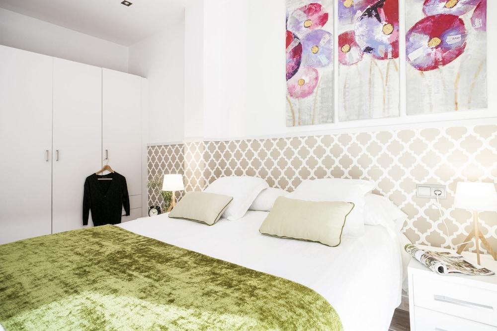 Feelathome Mozart Apartments Барселона Екстериор снимка